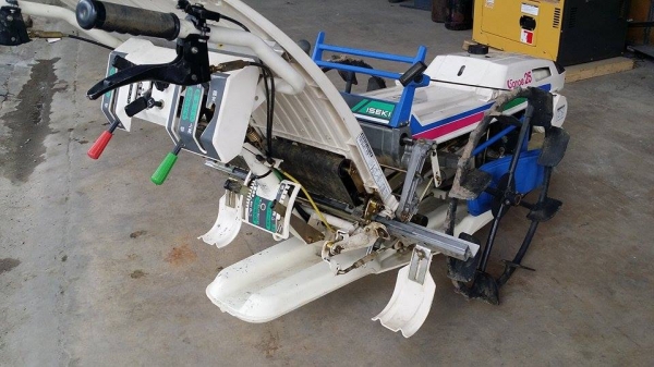 รถดำนา ISEKI  รุ่น SANAE 25  เก่าญี่ปุ่น ดำนา 2 แถว  ขนาดกระทัดรัด สภาพสวย เครื่องยนต์ติดง่าย สภาพพร้อมใช้งาน