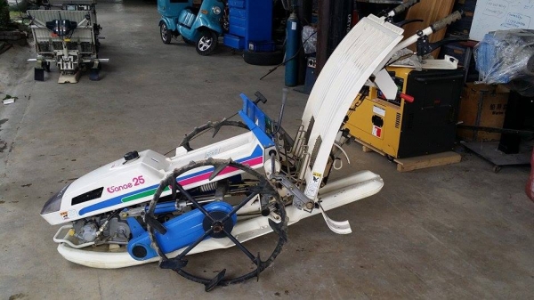 รถดำนา ISEKI  รุ่น SANAE 25  เก่าญี่ปุ่น ดำนา 2 แถว  ขนาดกระทัดรัด สภาพสวย เครื่องยนต์ติดง่าย สภาพพร้อมใช้งาน