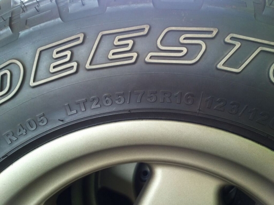 ล้อลาย bradley 16x8 พร้อมยาง mud 265/75/16 ปี 2014