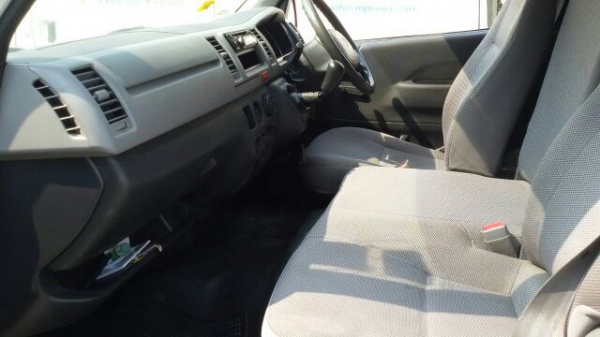 รถตู้ทึบ Toyota Hiace สภาพดีพร้อมใช้ รถตู้ทึบ Toyota Hiace สภาพดีพร้อมใช้