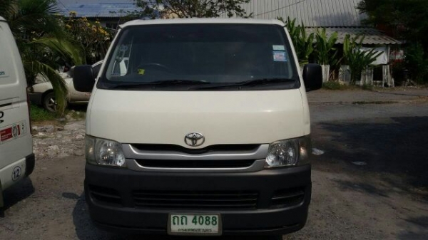 รถตู้ทึบ Toyota Hiace สภาพดีพร้อมใช้