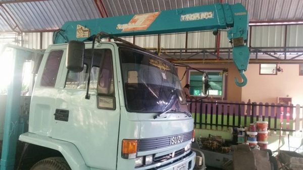 ISUZU 210 ท้ายลาด พร้อมเครน 3 ตัน