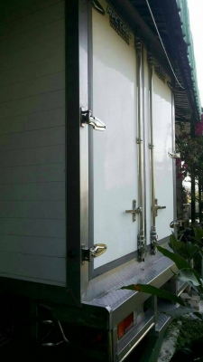 หกล้อ อีซูชุ NMR130ปี56 บรรทุกตู้เย็น ยาว4.30ม รถสภาพนางฟ้าสวยมากๆเหมือนจอดห้าง (ซื้อมาติดเวลาเลยไม่ได้ใช้) วิ่งแค่ 680กม รถสวยใหม่มากๆ ทะเบียนพร้อมโอน