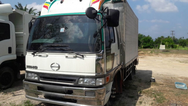 รถฮีโน่ 6 ล้อ FC4J  145 แรงม้า. ปี 40   ( ขายหัว , คัชซี. )  สนใจติดต่อ  081- 6079515