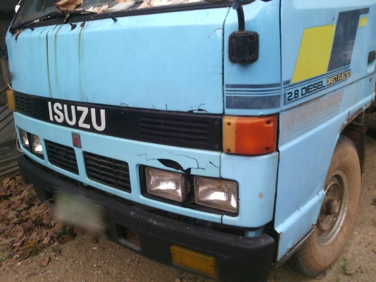 รถอีซูซุ 4 ล้อ NKR 88 แรงม้า. ปี 33.   สนใจติดต่อ  081 - 6079515