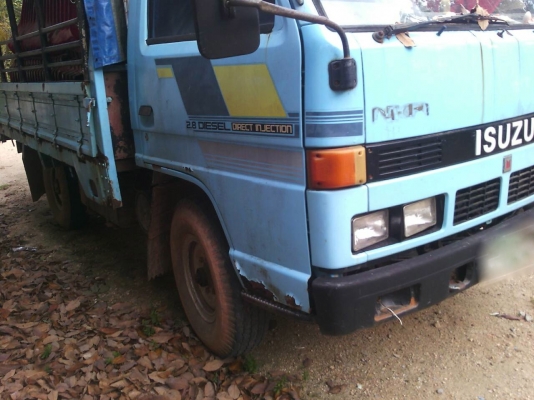 รถอีซูซุ 4 ล้อ NKR 88 แรงม้า. ปี 33.   สนใจติดต่อ  081 - 6079515