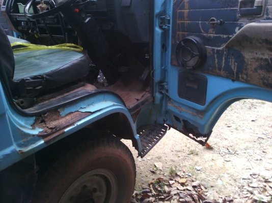 รถอีซูซุ 4 ล้อ NKR 88 แรงม้า. ปี 33.   สนใจติดต่อ  081 - 6079515