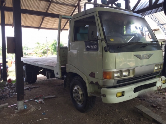 รถฮีโน่ 6 ล้อ พื้นเรียบ FC2W  120 แรงม้า. ปี 38.   สนใจติดต่อ  081 - 6079515