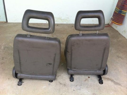 เบาะ isuzu mu japan สภาพสวย ใส่ tfr cameo dragon vega   3900 บาท