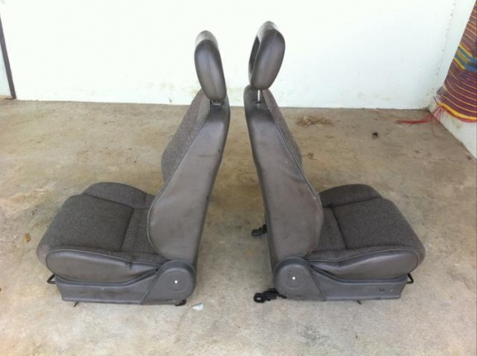 เบาะ isuzu mu japan สภาพสวย ใส่ tfr cameo dragon vega   3900 บาท