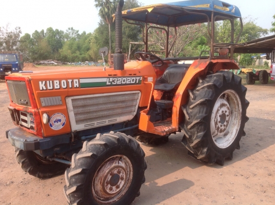 แทรกเตอร์คูโบต้า แอล 3202 ดีที โฟวิลรถเก่านอก สภาพดีมากพร้อมใช้งาน มีผานหลังให้ด้วย