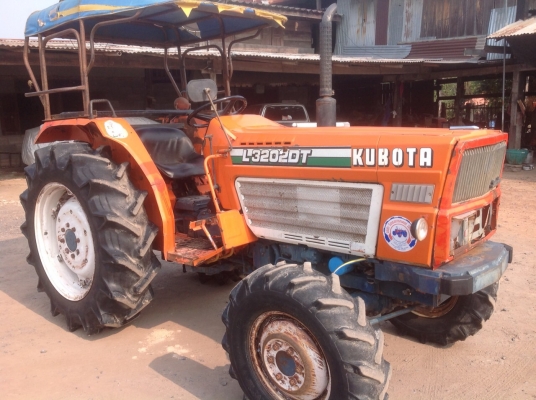 แทรกเตอร์คูโบต้า แอล 3202 ดีที โฟวิลรถเก่านอก สภาพดีมากพร้อมใช้งาน มีผานหลังให้ด้วย แทรกเตอร์คูโบต้า แอล 3202 ดีที โฟวิลรถเก่านอก สภาพดีมากพร้อมใช้งาน มีผานหลังให้ด้วย