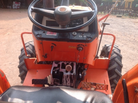 แทรกเตอร์คูโบต้า แอล 3202 ดีที โฟวิลรถเก่านอก สภาพดีมากพร้อมใช้งาน มีผานหลังให้ด้วย แทรกเตอร์คูโบต้า แอล 3202 ดีที โฟวิลรถเก่านอก สภาพดีมากพร้อมใช้งาน มีผานหลังให้ด้วย