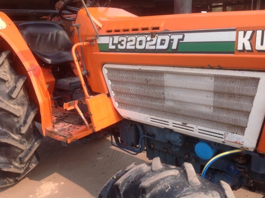 แทรกเตอร์คูโบต้า แอล 3202 ดีที โฟวิลรถเก่านอก สภาพดีมากพร้อมใช้งาน มีผานหลังให้ด้วย แทรกเตอร์คูโบต้า แอล 3202 ดีที โฟวิลรถเก่านอก สภาพดีมากพร้อมใช้งาน มีผานหลังให้ด้วย