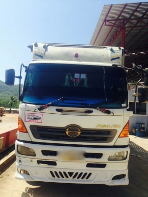 รถฮีโน่ 10 ล้อ รั้ว ( ไม่ดั้ม )  FM1J  260 แรงม้า. ปี 48  ( ขาย แม่ , ลูก. )     สนใจติดต่อ  081 - 6079515