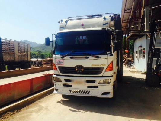 รถฮีโน่ 10 ล้อ รั้ว ( ไม่ดั้ม )  FM1J  260 แรงม้า. ปี 48  ( ขาย แม่ , ลูก. )     สนใจติดต่อ  081 - 6079515