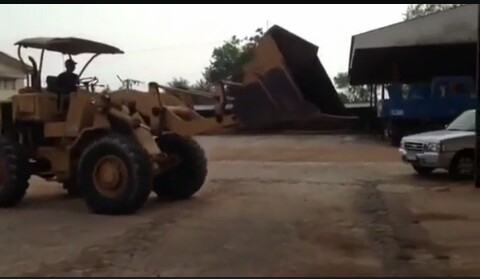 ขออนุญาติขายรถ ตัก 920ดิสเบรกต่อแขนเรียบร้อยราคา 630000 สนใจติดต่อ  0853224877-=0988930465