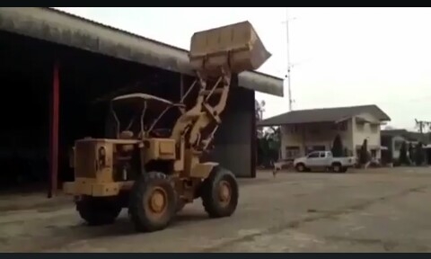 ขออนุญาติขายรถ ตัก 920ดิสเบรกต่อแขนเรียบร้อยราคา 630000 สนใจติดต่อ 0853224877-=0988930465 ขออนุญาติขายรถ ตัก 920ดิสเบรกต่อแขนเรียบร้อยราคา 630000 สนใจติดต่อ 0853224877-=0988930465