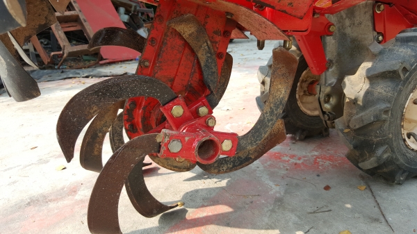 รถพรวนดินแบบสาดออกข้าง ยกร่อง