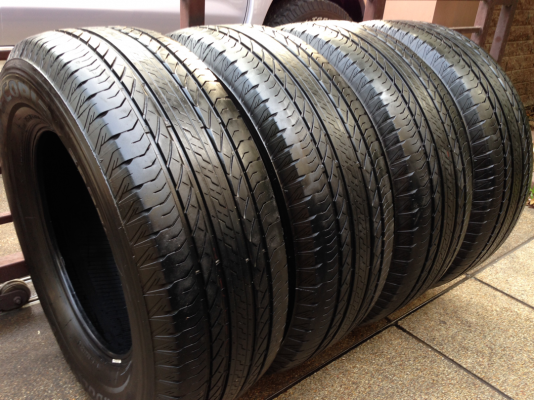 ยาง Bridgestone 265 65 17 ปลายปี14 ดอกเต็ม ไม่มีปะ ใช้ยาว ราคาไม่แพง