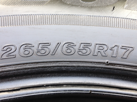 ยาง Bridgestone 265 65 17 ปลายปี14 ดอกเต็ม ไม่มีปะ ใช้ยาว ราคาไม่แพง