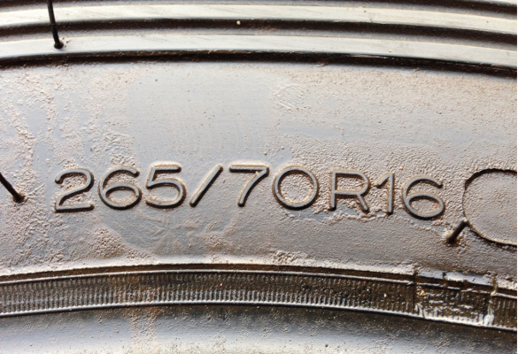 ยาง Michelin Latitude 265 70 16 กลางปี14 ดอกเต็ม ใช้กันยาว ราคาไม่แพง