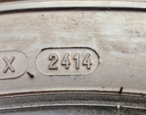 ยาง Michelin Latitude 265 70 16 กลางปี14 ดอกเต็ม ใช้กันยาว ราคาไม่แพง