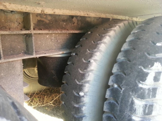 ขายหาง พื้นเรียบ พนัส 3 เพลา. ยัด.  ปี 47.    สนใจติดต่อ  081 - 6079515