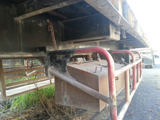 ขายหาง พื้นเรียบ พนัส 3 เพลา. ยัด.  ปี 47.    สนใจติดต่อ  081 - 6079515