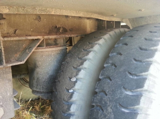 ขายหาง พื้นเรียบ พนัส 3 เพลา. ยัด.  ปี 47.    สนใจติดต่อ  081 - 6079515