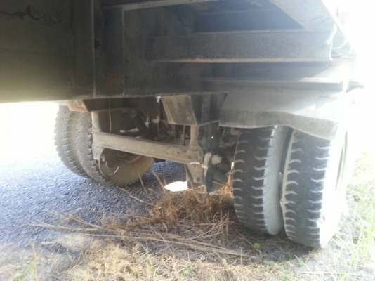 ขายหาง พื้นเรียบ พนัส 3 เพลา. ยัด.  ปี 47.    สนใจติดต่อ  081 - 6079515