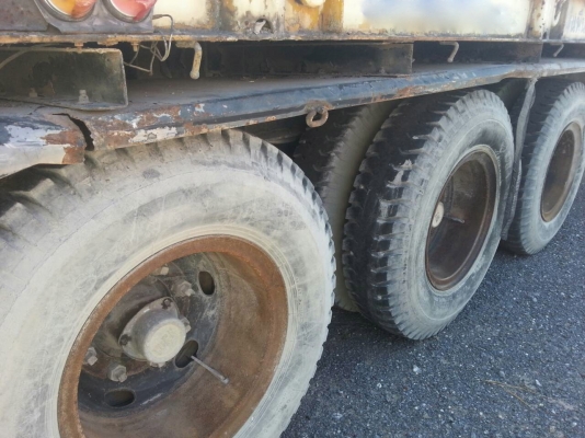 ขายหาง พื้นเรียบ พนัส 3 เพลา. ยัด.  ปี 47.    สนใจติดต่อ  081 - 6079515