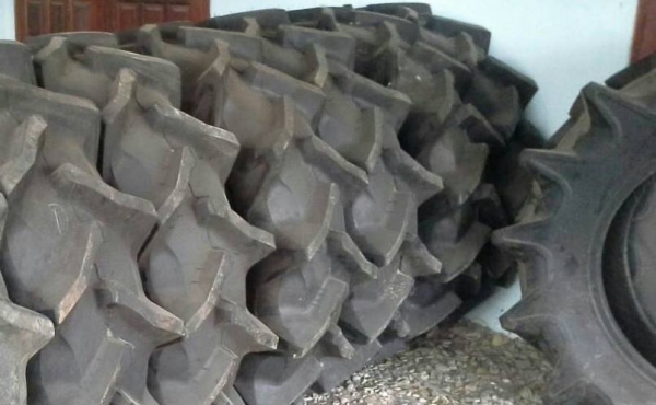 ยางใหม่ป้ายแดงขอบ26 ใส่45/47แรงคูโบต้า ไม่มียี่ห้อ 1คู่