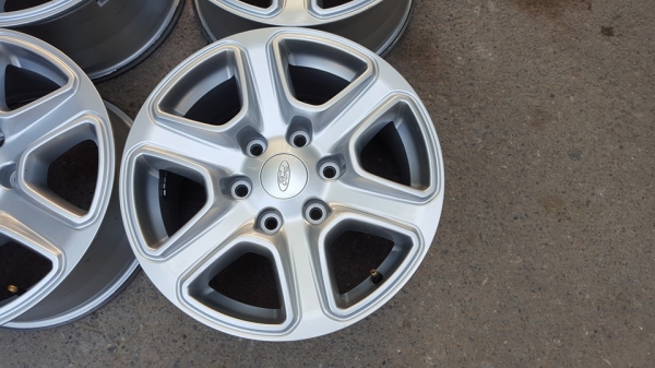 ขายล้อแม็กFORDขอบ17 4วงราคา5,500บาท