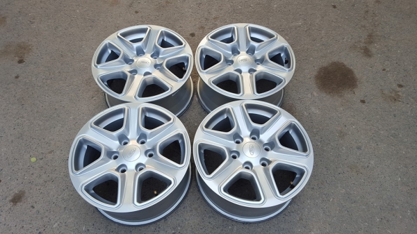 ขายล้อแม็กFORDขอบ17 4วงราคา5,500บาท