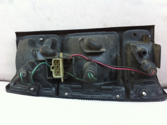 ไฟท้าย isuzu mu IKI japan แท้ สีสวยสดใส ใส่ tfr cameo แล้วสวย คู่ละ 800 บาท ไฟท้าย isuzu mu IKI japan แท้ สีสวยสดใส ใส่ tfr cameo แล้วสวย คู่ละ 800 บาท