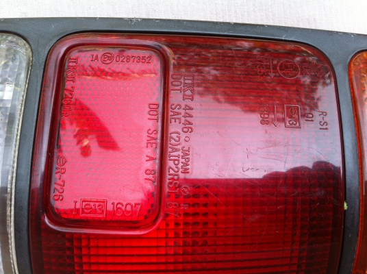 ไฟท้าย isuzu mu IKI japan แท้ สีสวยสดใส ใส่ tfr cameo แล้วสวย คู่ละ 800 บาท ไฟท้าย isuzu mu IKI japan แท้ สีสวยสดใส ใส่ tfr cameo แล้วสวย คู่ละ 800 บาท