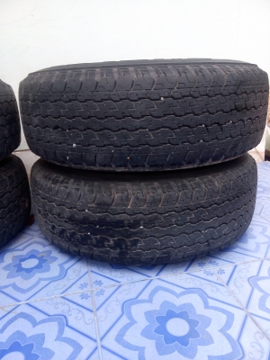 แม็กวีโก้ขอบขอบ 15 พร้อมยาง Bridgestone 255/70R15 แม็กวีโก้ขอบขอบ 15 พร้อมยาง Bridgestone 255/70R15