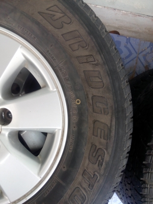 แม็กวีโก้ขอบขอบ 15 พร้อมยาง Bridgestone 255/70R15 แม็กวีโก้ขอบขอบ 15 พร้อมยาง Bridgestone 255/70R15