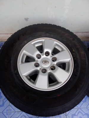 แม็กวีโก้ขอบขอบ 15 พร้อมยาง Bridgestone 255/70R15 แม็กวีโก้ขอบขอบ 15 พร้อมยาง Bridgestone 255/70R15