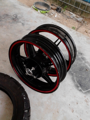 ขายล้อแม็ก ขอบ 12x2.5 ราคา 600 บาท