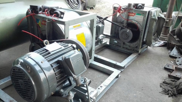 ** SOLD ** โบวเวอร์ ดูดอากาศ KRUGER 5 HP. 380V. สภาพใหม่ 98\% มาคู่ 2 ตัว ทดลองสินค้าก่อนได้พร้อมใช้งาน.