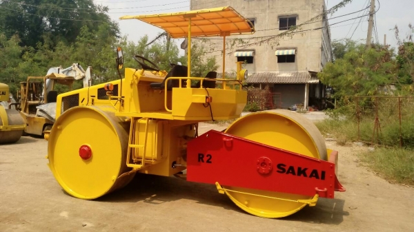 ต้องการขายด่วนรถบด SAKAI R-2