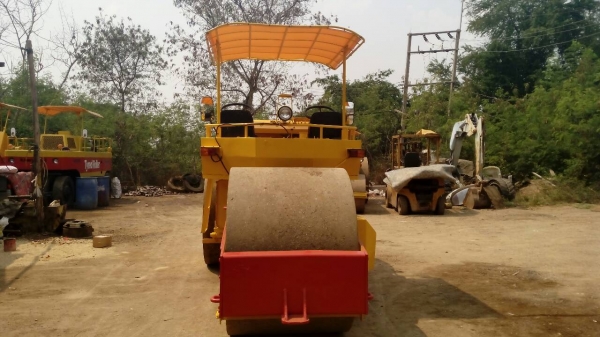 ต้องการขายด่วนรถบด SAKAI R-2