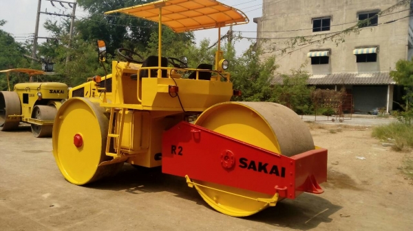 ต้องการขายด่วนรถบด SAKAI R-2