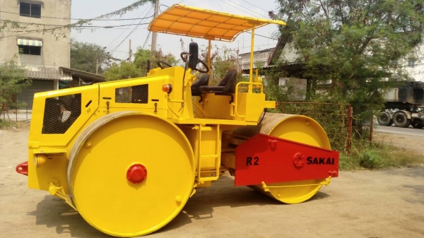 ต้องการขายด่วนรถบด SAKAI R-2