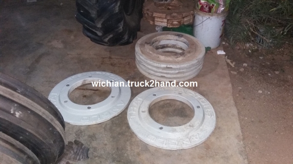 ขายแล้วขอบคุณพี่เอกรักษ์ จ.สระแก้ว มากครับ เวทถ่วงล้อหลังรถไถฟอร์ด ANGLO THAI 1ชุด 6แผ่นหนาหนักมาก สภาพสวยมาก