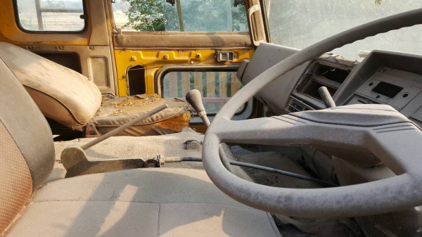 ขาย 10 ล้อ เพลาเดียว ติดเครน UNIC 3 ตัน ไม่มีทะเบียน เครื่อง 6BF1 185 แรงม้า คัสซีหัวยาว พวงมาลัยพาวเวอร์ วางหัว F18 รถใช้งานได้ปกติ ราคาต่อรองได้ครับ