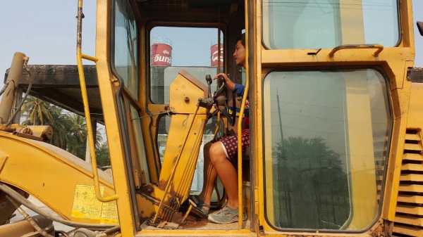 ขาย รถเกรด GALION 850 เอกสารเล่มทะเบียนครบ เครื่องดี ปั้มดี ใช้งานได้ทุกระบบ ยางเต็ม ราคาต่อรองได้ครับ