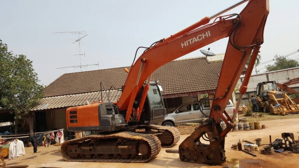 ขาย แบคโฮ HITACHI ZX200-5G รถปี 55 เอกสารใบอินวอยซ์ ใช้งานน้อยแค่ 2,600 ชม. สภาพสวยเต็มทุกอย่าง แถมหัวแย็กให้ด้วยครับ ราคาต่อรองได้